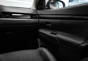 Подержанный автомобиль Mitsubishi Outlander 2016 года (25 фото)