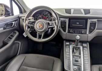 Подержанный автомобиль Porsche Macan 2017 года (30 фото)