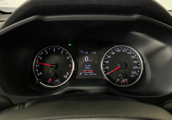 Подержанный автомобиль Toyota RAV4 2022 года (11 фото)