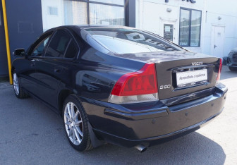Подержанный автомобиль Volvo S60 2007 года (7 фото)