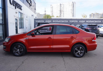 Подержанный автомобиль Volkswagen Polo Sedan 2018 года (8 фото)