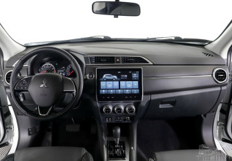 Подержанный автомобиль Mitsubishi ASX 2022 года (6 фото)