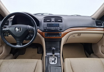 Подержанный автомобиль Honda Accord Sedan 2007 года (12 фото)