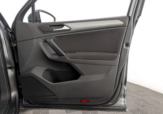 Подержанный автомобиль Volkswagen Tiguan 2021 года (24 фото)