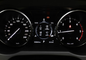 Подержанный автомобиль Land Rover Range Rover Evoque 2017 года (13 фото)