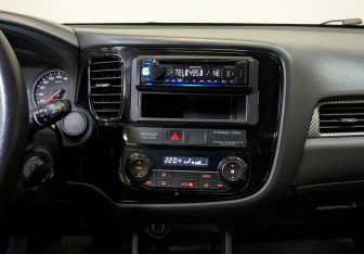 Подержанный автомобиль Mitsubishi Outlander 2016 года (15 фото)