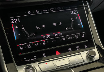 Подержанный автомобиль Audi Q7 2021 года (20 фото)