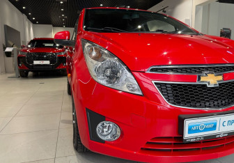 Подержанный автомобиль Chevrolet Spark 2011 года (8 фото)