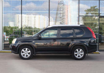 Подержанный автомобиль Nissan X-Trail 2008 года (8 фото)