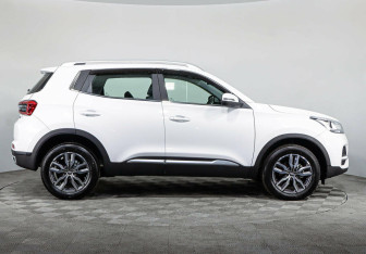 Подержанный автомобиль Chery Tiggo 4 2022 года (4 фото)