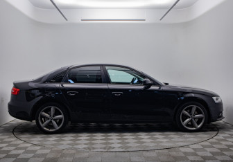 Подержанный автомобиль Audi A4 Sedan 2014 года (6 фото)
