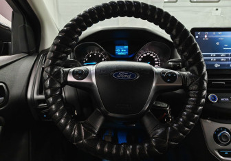 Подержанный автомобиль Ford Focus Hatchback 2012 года (12 фото)