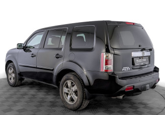 Подержанный автомобиль Honda Pilot 2012 года (7 фото)