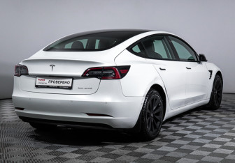 Подержанный автомобиль Tesla Model 3 2021 года (5 фото)