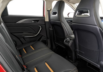 Новый FAW Bestune T77 2024 (12 фото)