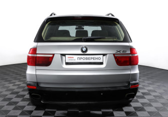 Подержанный автомобиль BMW X5 2009 года (6 фото)