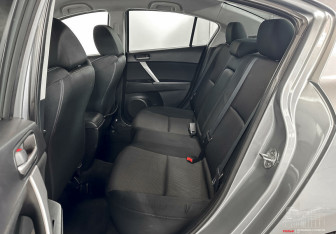 Подержанный автомобиль Mazda 3 Sedan 2012 года (10 фото)