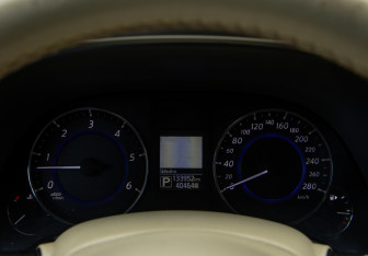 Подержанный автомобиль Infiniti QX70 2016 года (9 фото)