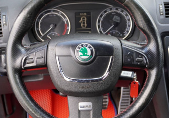 Подержанный автомобиль Skoda Octavia RS Liftback 2012 года (12 фото)