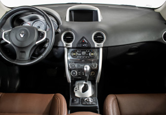 Подержанный автомобиль Renault Koleos 2014 года (12 фото)