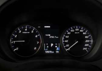 Подержанный автомобиль Mitsubishi Outlander 2014 года (11 фото)