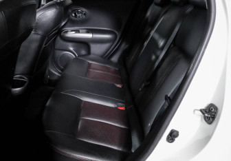 Подержанный автомобиль Nissan Juke 2011 года (10 фото)