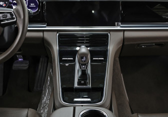 Подержанный автомобиль Porsche Panamera Wagon 2022 года (14 фото)