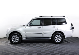 Подержанный автомобиль Mitsubishi Pajero 2021 года (8 фото)