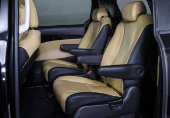 Подержанный автомобиль Kia Carnival 2021 года (11 фото)