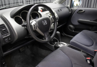 Подержанный автомобиль Honda Jazz 2008 года (16 фото)