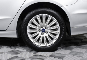 Подержанный автомобиль Ford Mondeo Sedan 2015 года (7 фото)