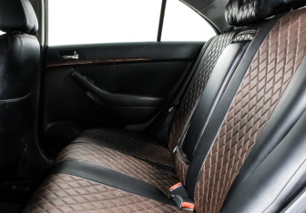 Подержанный автомобиль Toyota Avensis Sedan 2004 года (12 фото)