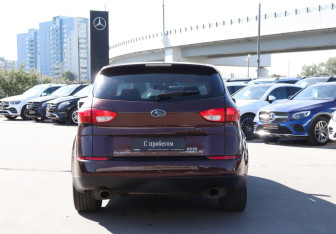 Подержанный автомобиль Subaru Tribeca 2006 года (6 фото)