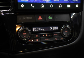 Подержанный автомобиль Mitsubishi Outlander 2022 года (18 фото)