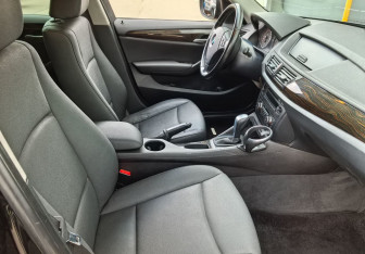 Подержанный автомобиль BMW X1 2011 года (11 фото)