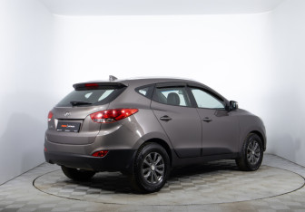 Подержанный автомобиль Hyundai ix35 2013 года (5 фото)
