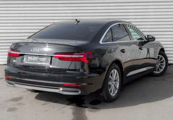 Подержанный автомобиль Audi A6 Sedan 2021 года (5 фото)