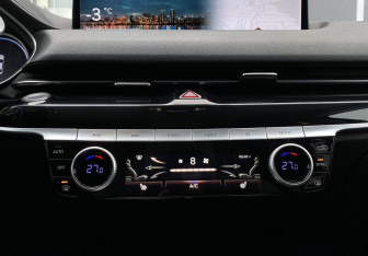 Подержанный автомобиль Genesis G80 2021 года (20 фото)