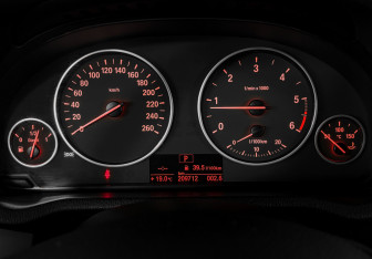 Подержанный автомобиль BMW X3 2011 года (11 фото)