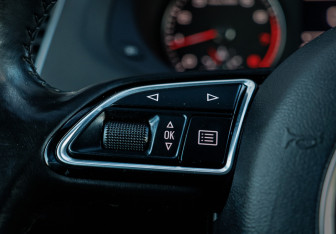 Подержанный автомобиль Audi Q3 2016 года (16 фото)