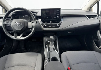 Подержанный автомобиль Toyota Corolla Sedan 2020 года (9 фото)