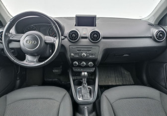 Подержанный автомобиль Audi A1 2012 года (12 фото)