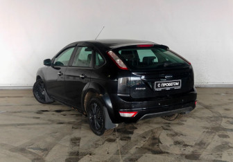 Подержанный автомобиль Ford Focus Hatchback 2011 года (4 фото)