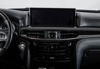 Подержанный автомобиль Lexus LX 2017 года (13 фото)