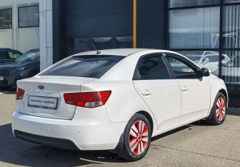 Подержанный автомобиль Kia Cerato Sedan 2012 года (5 фото)