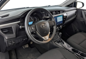 Подержанный автомобиль Toyota Corolla Sedan 2015 года (15 фото)