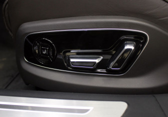 Подержанный автомобиль Audi A8 2018 года (21 фото)