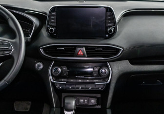 Подержанный автомобиль Hyundai Santa Fe 2019 года (14 фото)