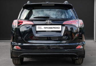 Подержанный автомобиль Toyota RAV4 2017 года (5 фото)