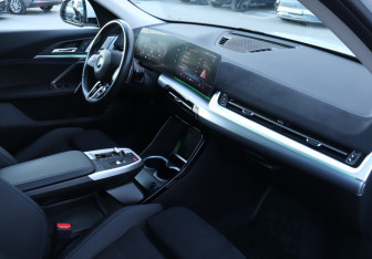 Подержанный автомобиль BMW X2 2024 года (10 фото)